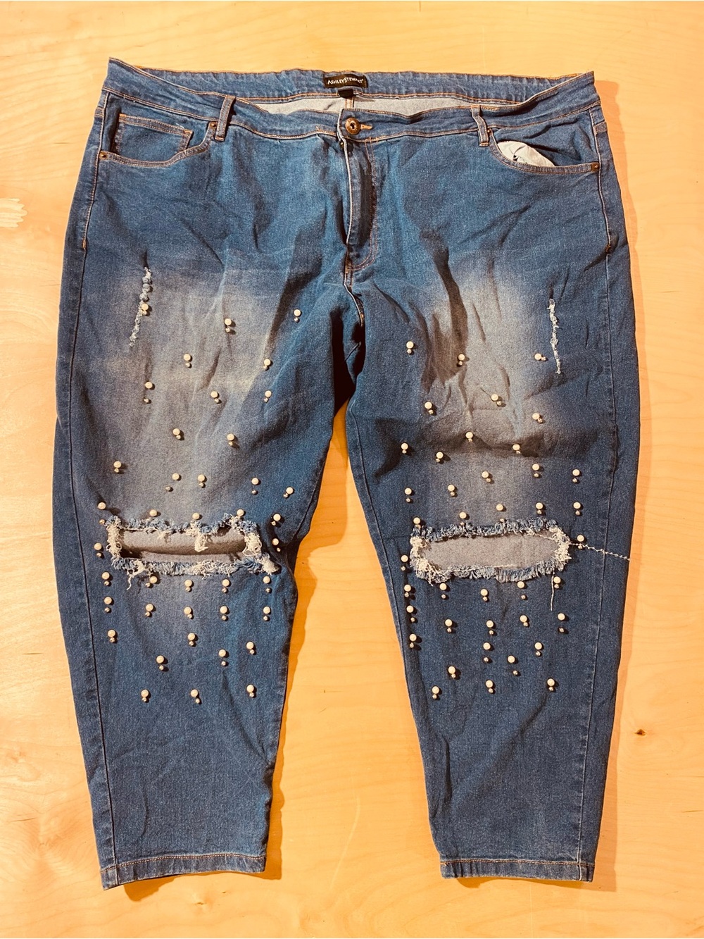 Ashley Stewart Dark Blue Pearl-Embellished Boyfriend Jeans Size 32 (SY)